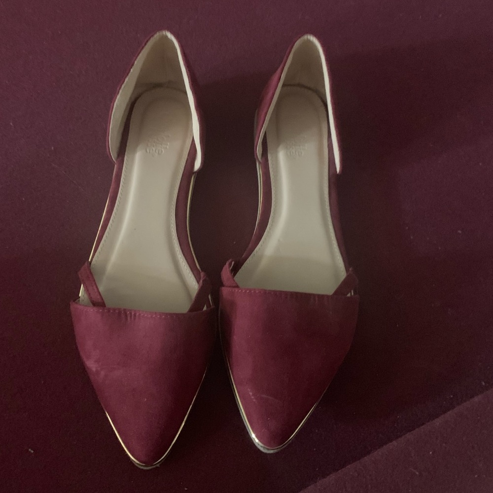 Red flats gold pointed toe - Picture 1 of 5